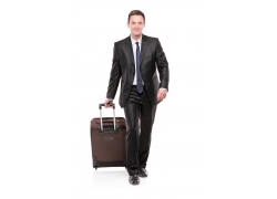 拖着行李箱旅行的商务男性高清图片