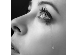 女人流泪